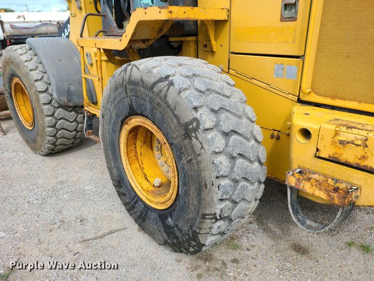 image for item GX9295 2004 John Deere 444J  wheel loader