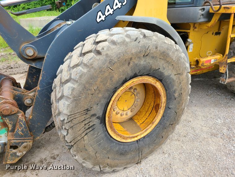 image for item GX9295 2004 John Deere 444J  wheel loader