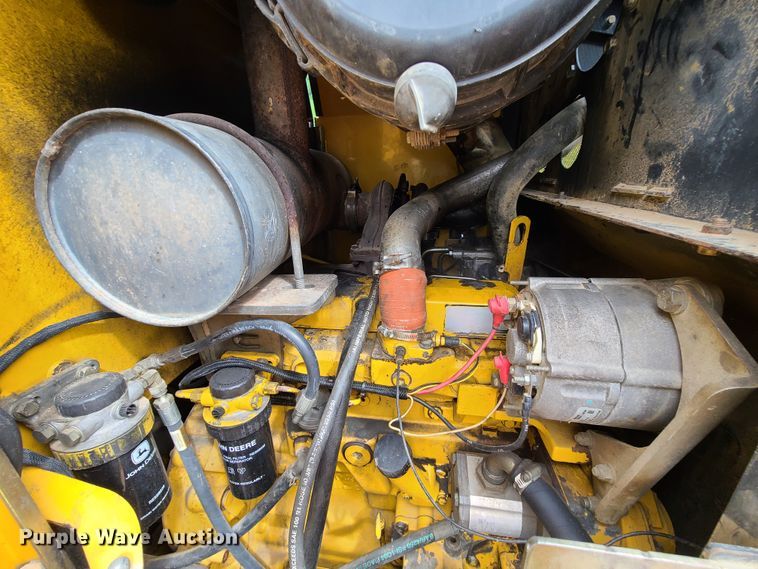 image for item GX9295 2004 John Deere 444J  wheel loader