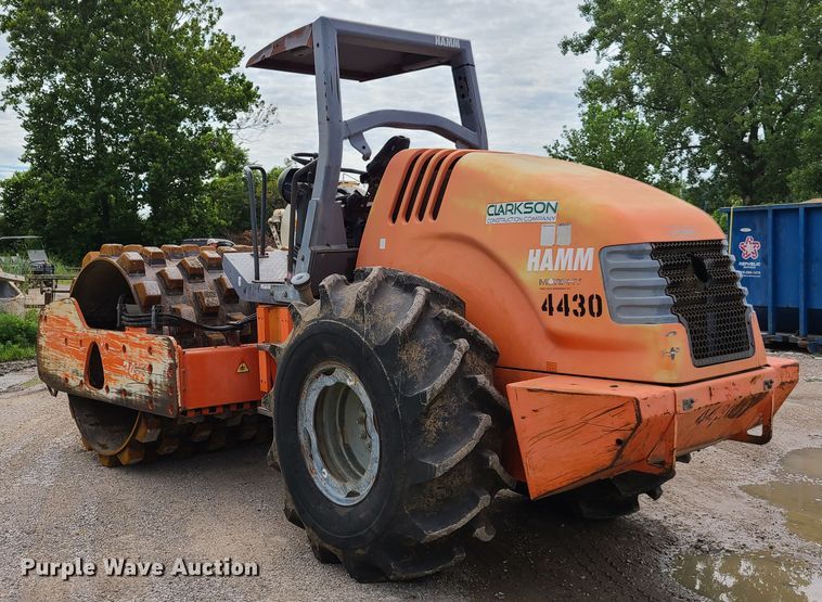 image for item GX9296 Hamm 3412P  single drum roller