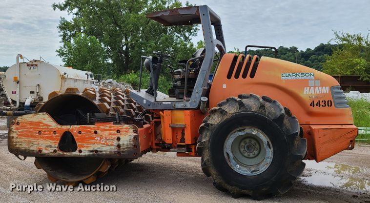 image for item GX9296 Hamm 3412P  single drum roller