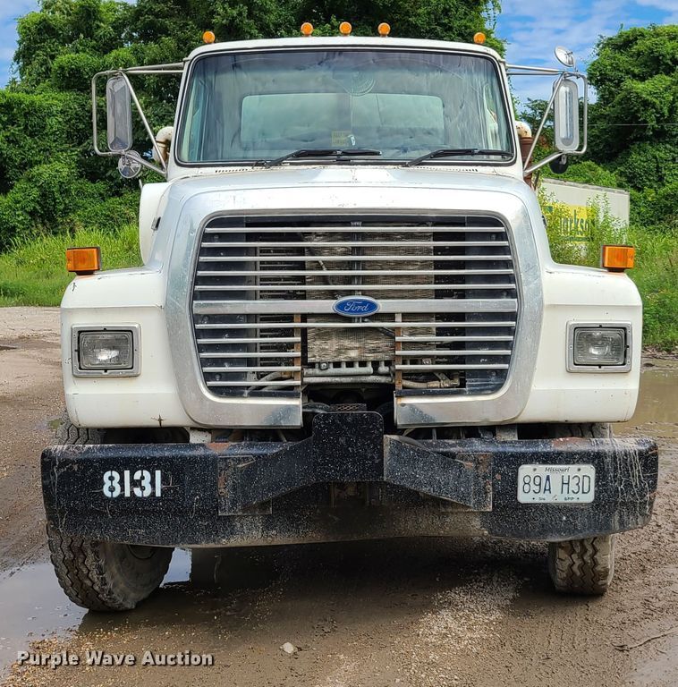 image for item GX9297 1995 Ford L8000  tank truck
