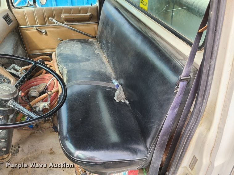 image for item GX9297 1995 Ford L8000  tank truck