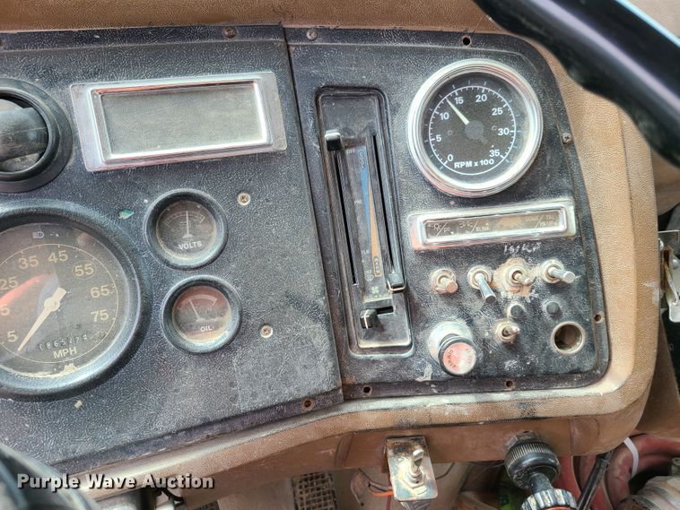 image for item GX9297 1995 Ford L8000  tank truck