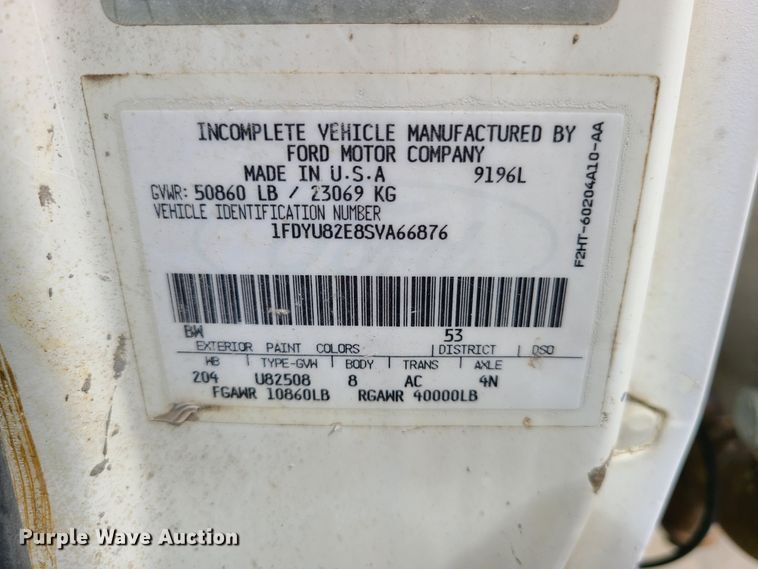 image for item GX9297 1995 Ford L8000  tank truck