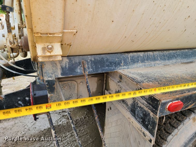 image for item GX9297 1995 Ford L8000  tank truck