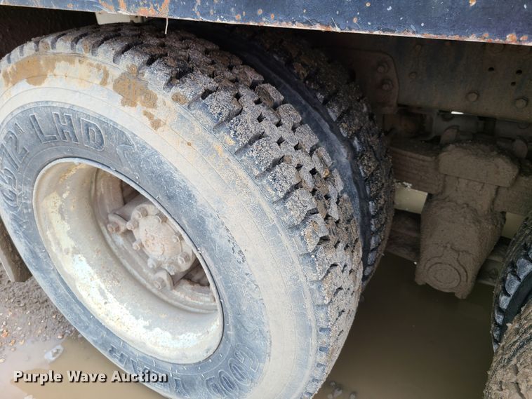 image for item GX9297 1995 Ford L8000  tank truck