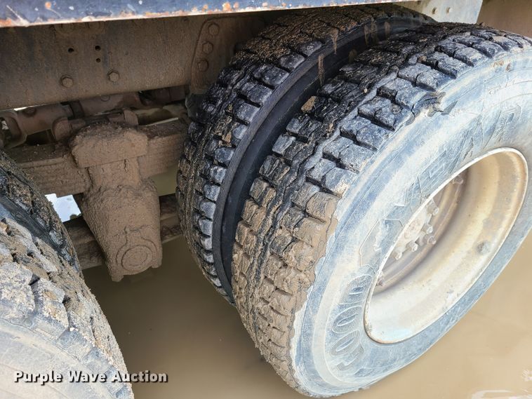 image for item GX9297 1995 Ford L8000  tank truck