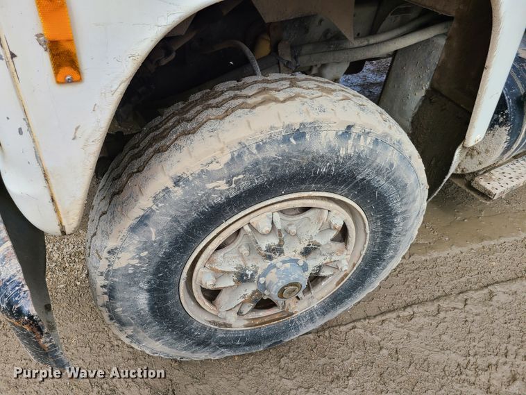 image for item GX9297 1995 Ford L8000  tank truck