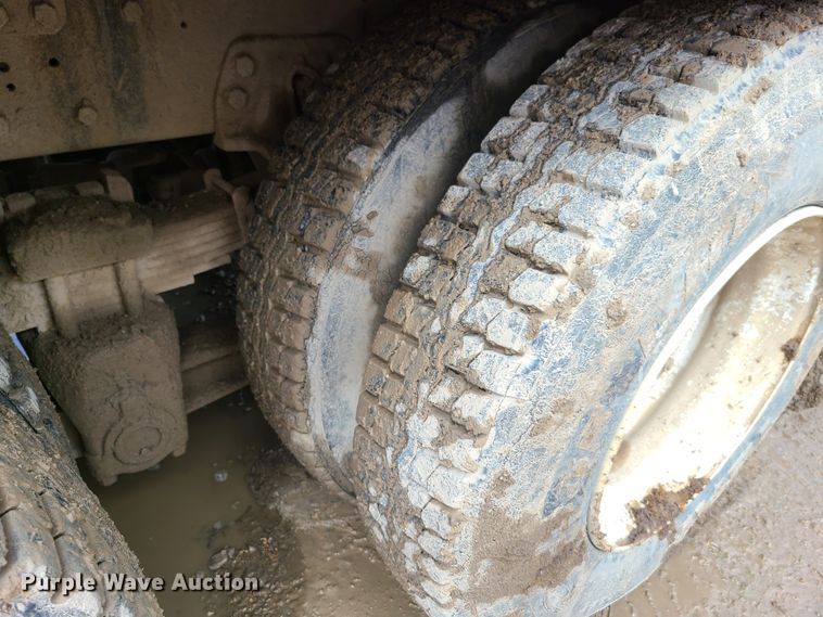 image for item GX9297 1995 Ford L8000  tank truck