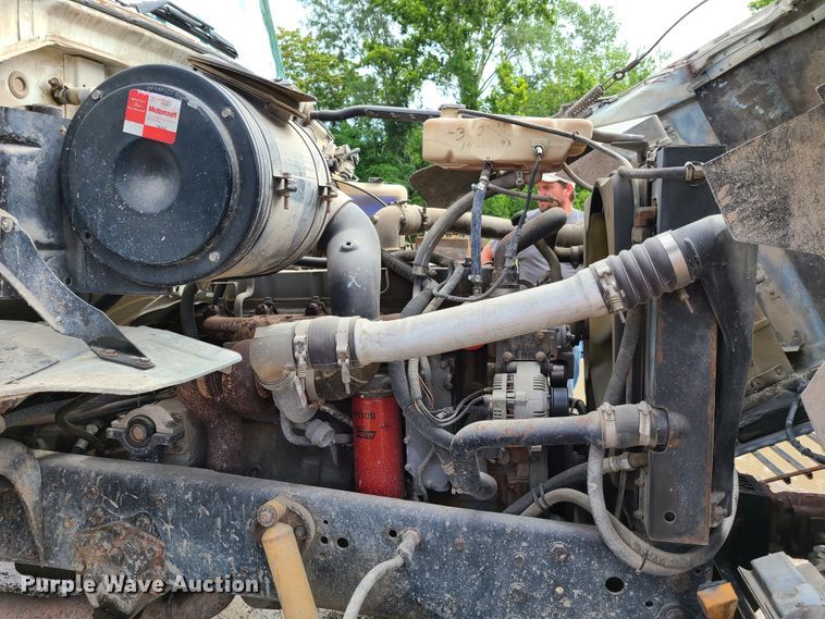 image for item GX9297 1995 Ford L8000  tank truck