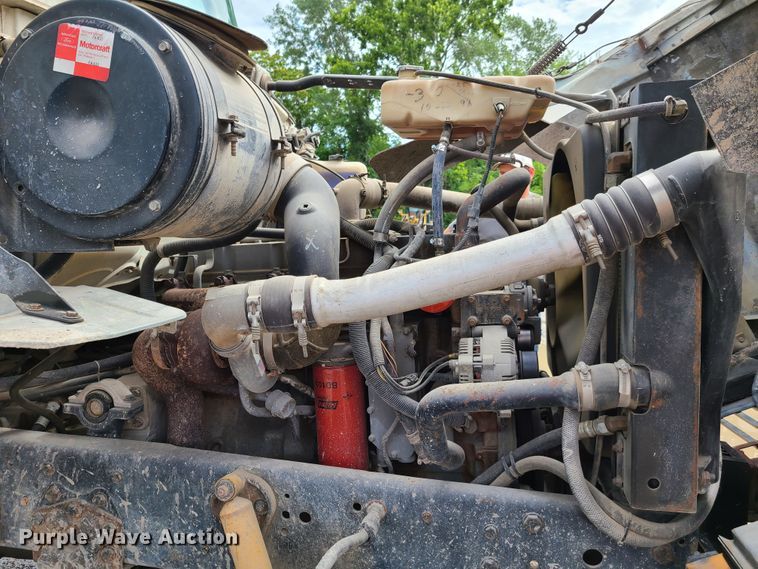 image for item GX9297 1995 Ford L8000  tank truck