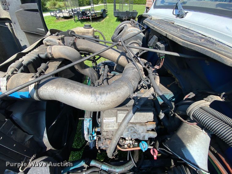 image for item HG9237 2001 International 4900  chip bed truck