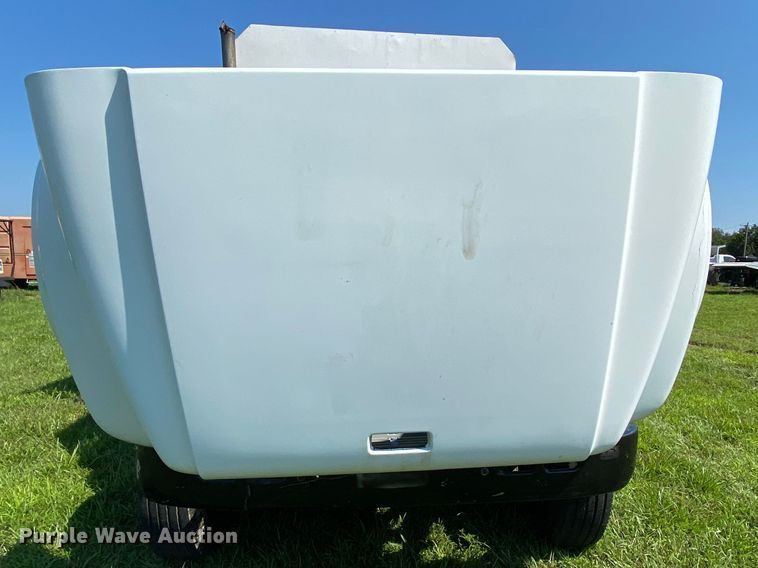 image for item HG9237 2001 International 4900  chip bed truck