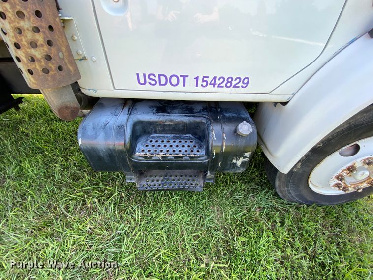 image for item HG9237 2001 International 4900  chip bed truck