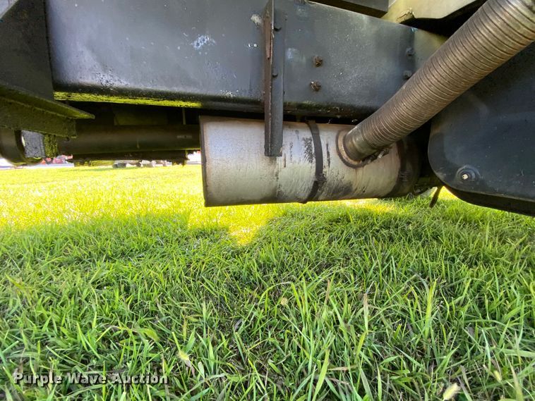 image for item HG9237 2001 International 4900  chip bed truck