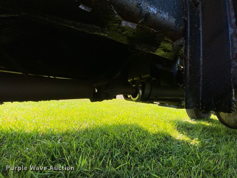 image for item HG9237 2001 International 4900  chip bed truck