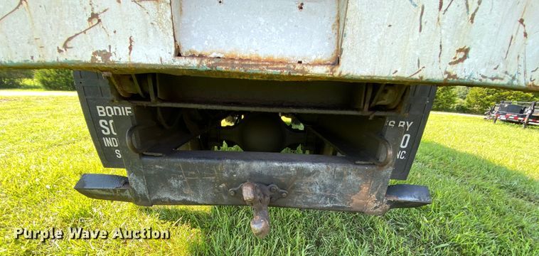 image for item HG9237 2001 International 4900  chip bed truck