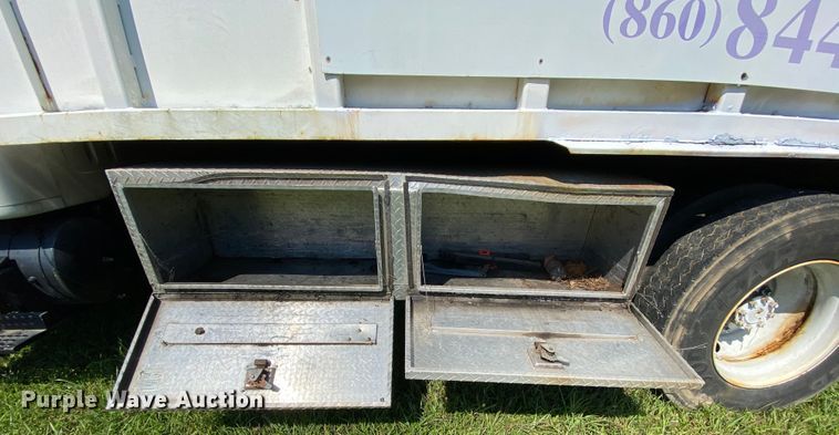 image for item HG9237 2001 International 4900  chip bed truck