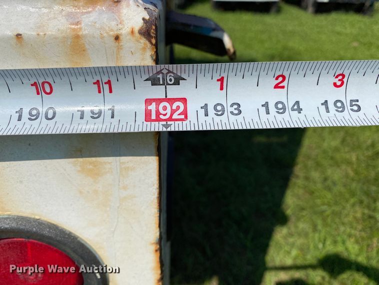 image for item HG9237 2001 International 4900  chip bed truck