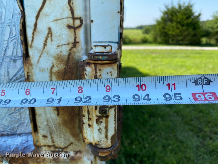 image for item HG9237 2001 International 4900  chip bed truck