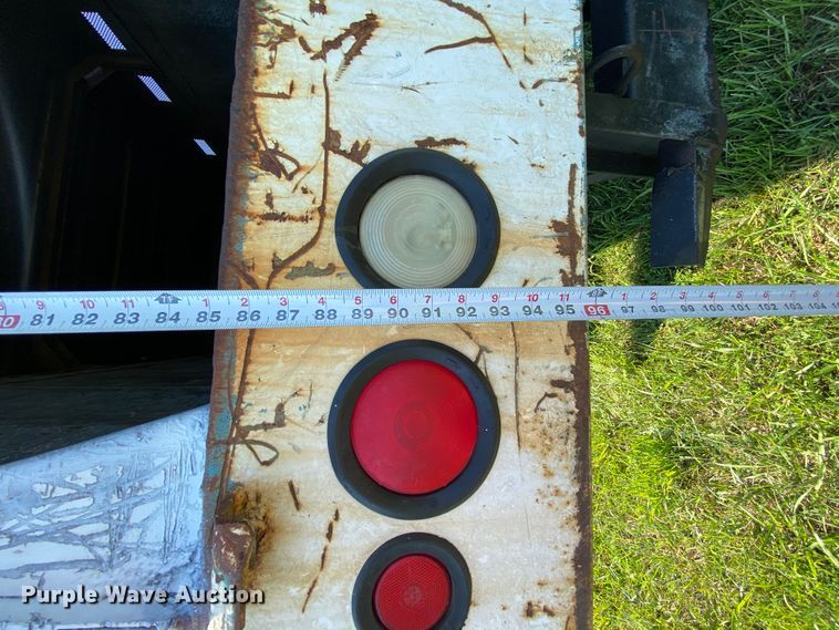 image for item HG9237 2001 International 4900  chip bed truck