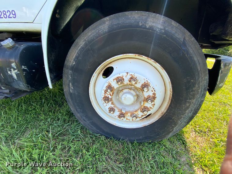 image for item HG9237 2001 International 4900  chip bed truck