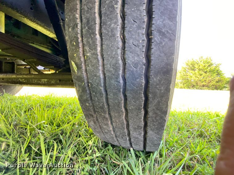 image for item HG9237 2001 International 4900  chip bed truck