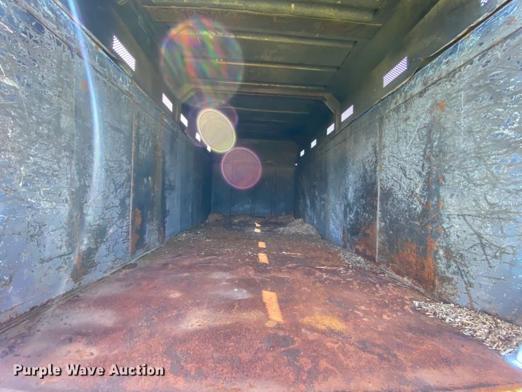 image for item HG9237 2001 International 4900  chip bed truck