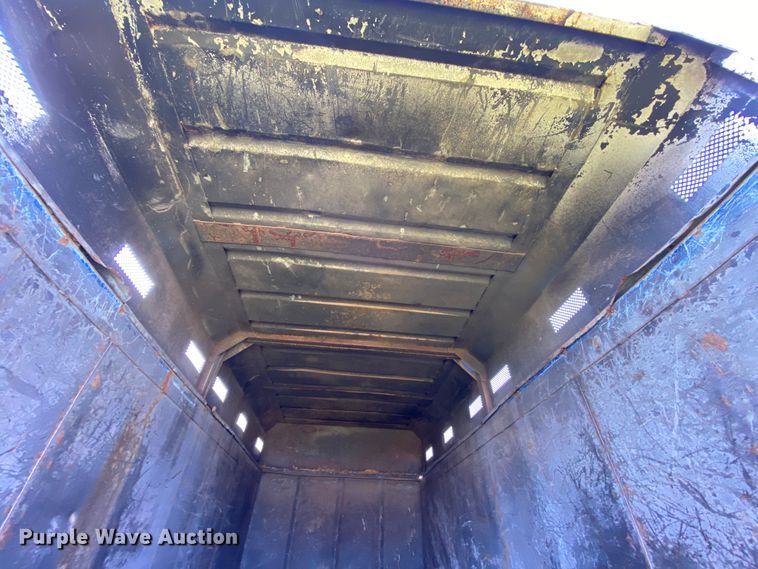 image for item HG9237 2001 International 4900  chip bed truck