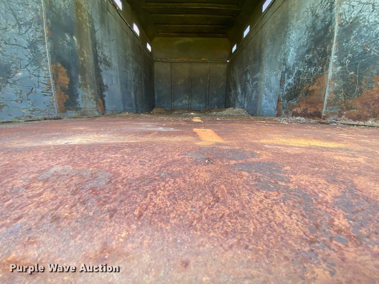 image for item HG9237 2001 International 4900  chip bed truck