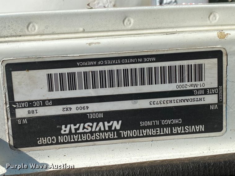 image for item HG9237 2001 International 4900  chip bed truck