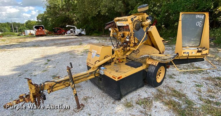 image for item HG9246 2009 Vermeer SC672A stump grinder
