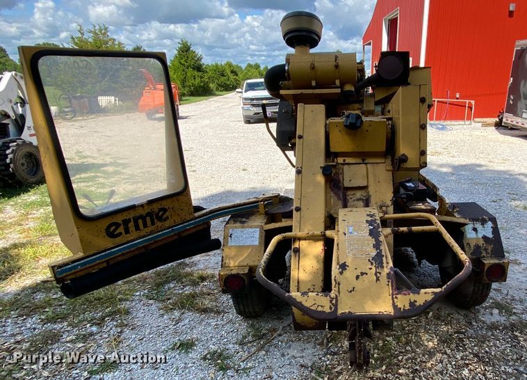 image for item HG9246 2009 Vermeer SC672A stump grinder