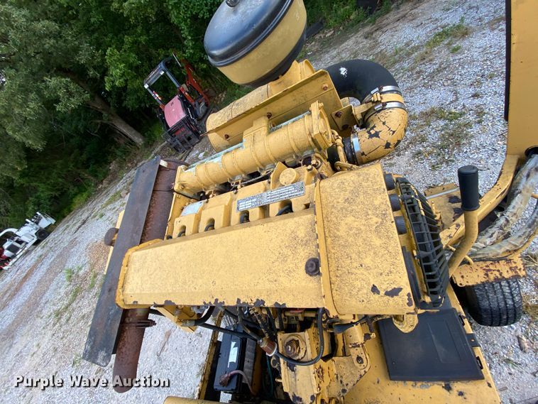 image for item HG9246 2009 Vermeer SC672A stump grinder