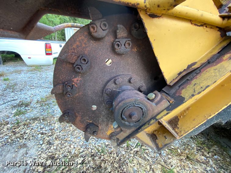 image for item HG9246 2009 Vermeer SC672A stump grinder