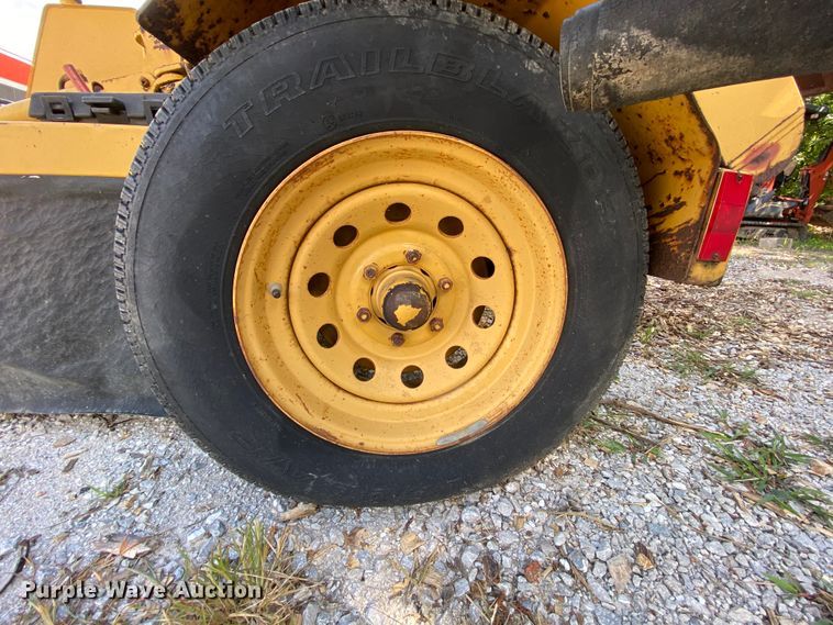 image for item HG9246 2009 Vermeer SC672A stump grinder