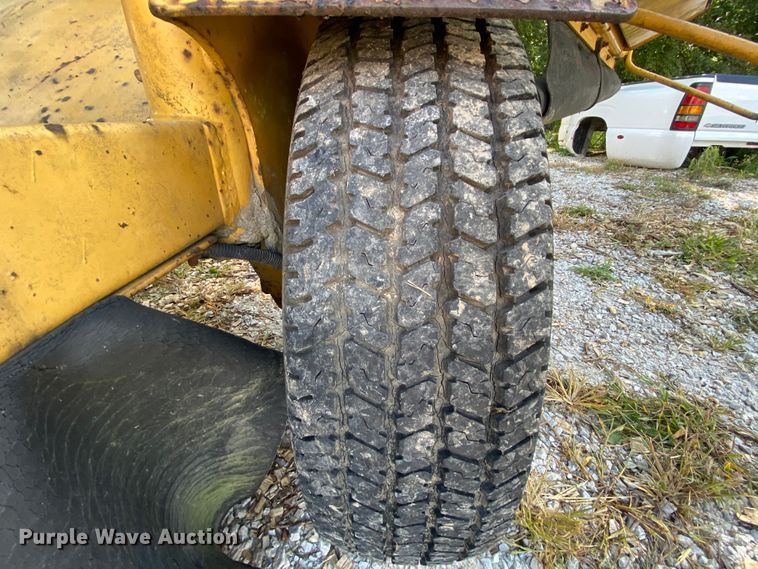 image for item HG9246 2009 Vermeer SC672A stump grinder