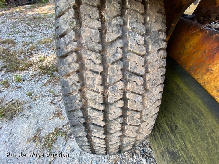 image for item HG9246 2009 Vermeer SC672A stump grinder