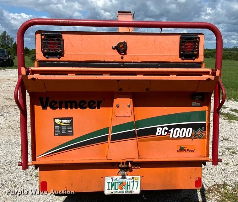 image for item HG9247 2010 Vermeer BC1000XL wood chipper