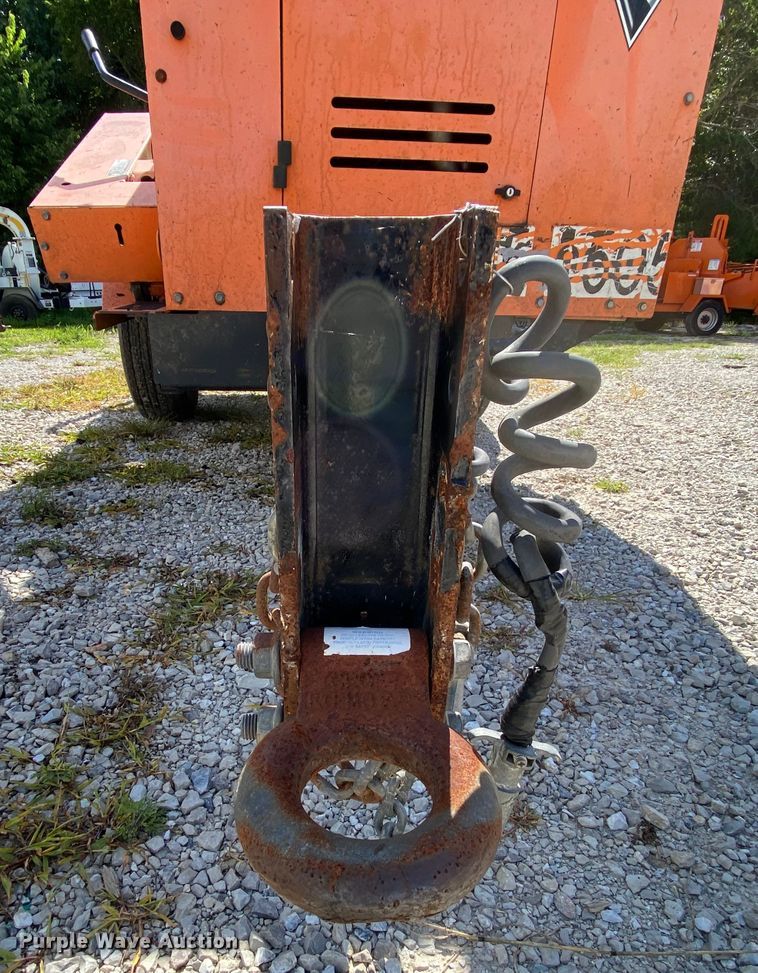 image for item HG9247 2010 Vermeer BC1000XL wood chipper