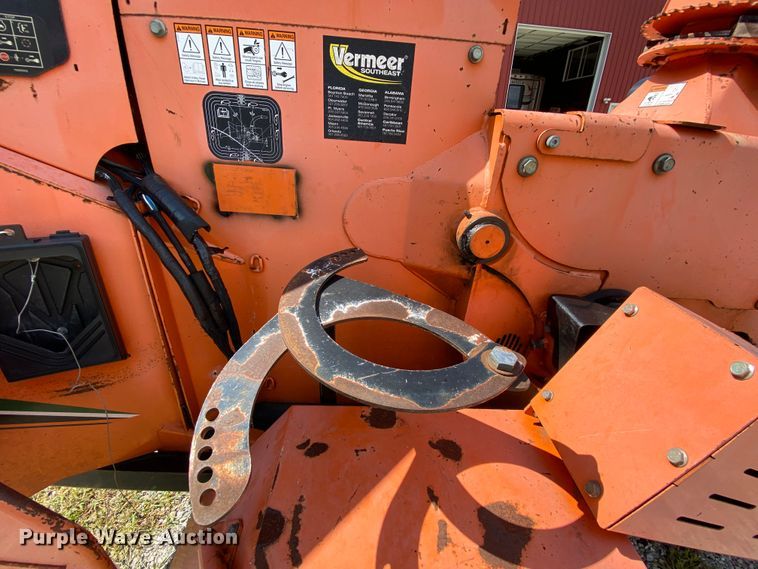 image for item HG9247 2010 Vermeer BC1000XL wood chipper