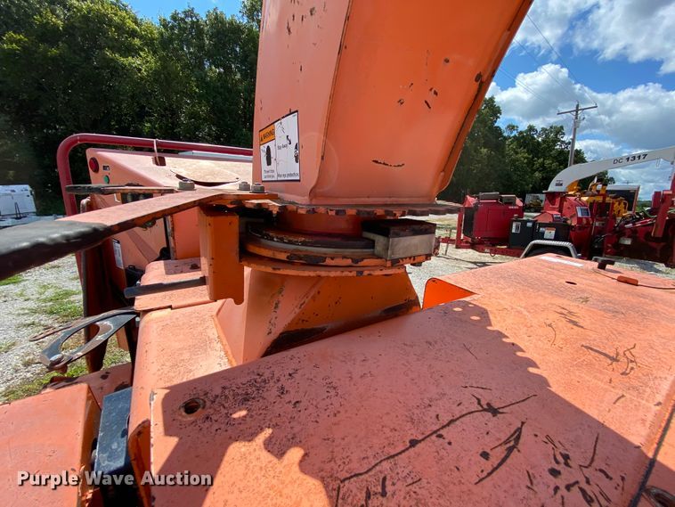 image for item HG9247 2010 Vermeer BC1000XL wood chipper