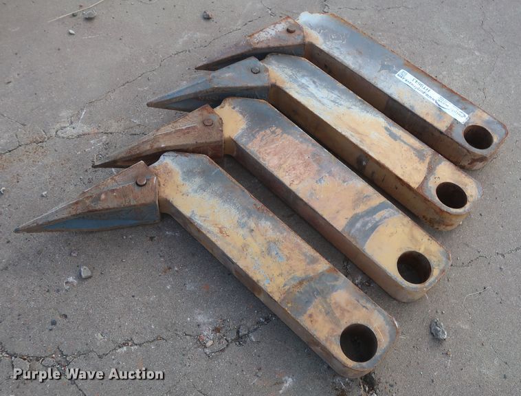 image for item HT9643 (4) Caterpillar dozer ripper shanks