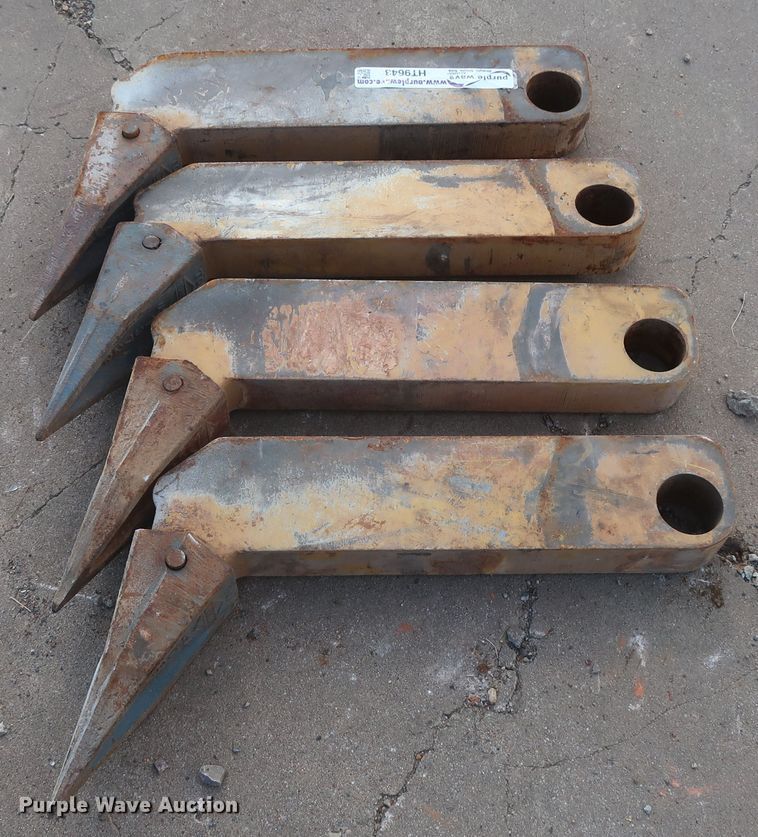 image for item HT9643 (4) Caterpillar dozer ripper shanks