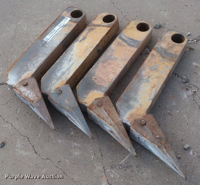 image for item HT9643 (4) Caterpillar dozer ripper shanks