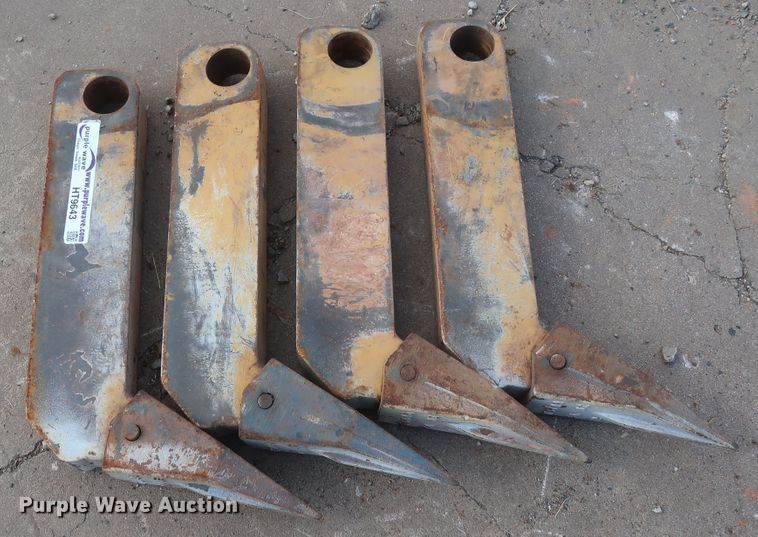 image for item HT9643 (4) Caterpillar dozer ripper shanks