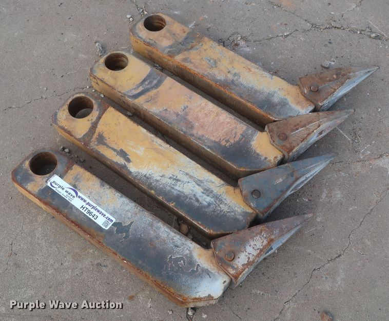image for item HT9643 (4) Caterpillar dozer ripper shanks