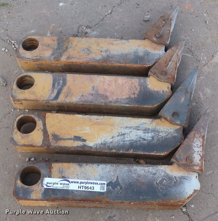image for item HT9643 (4) Caterpillar dozer ripper shanks