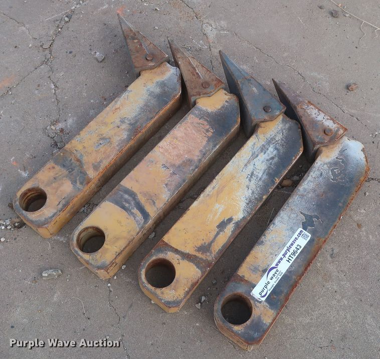 image for item HT9643 (4) Caterpillar dozer ripper shanks
